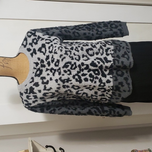 VINCE CAMUTO SWEATER - Picture 6 of 6